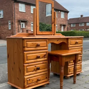 A QUALITY SOLID PINE DRESSING TABLE / STOOL & MIRROR - Image 2
