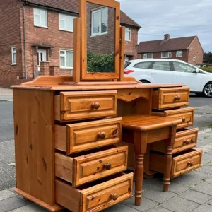 A QUALITY SOLID PINE DRESSING TABLE / STOOL & MIRROR - Image 4