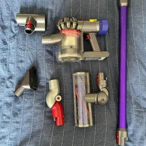 Dyson V7 Vacuum Cleaner Hoover - Good Condition
