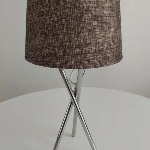 Tripod table lamp