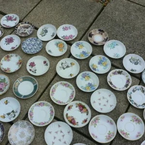 50 MIXED VINTAGE CHINA SAUCERS LOT - Image 3