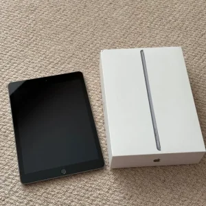 iPad 6th Generation 32GB Excellent condition - Image 2