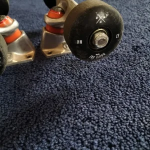 Skateboard trucks with route one wheels - Image 3
