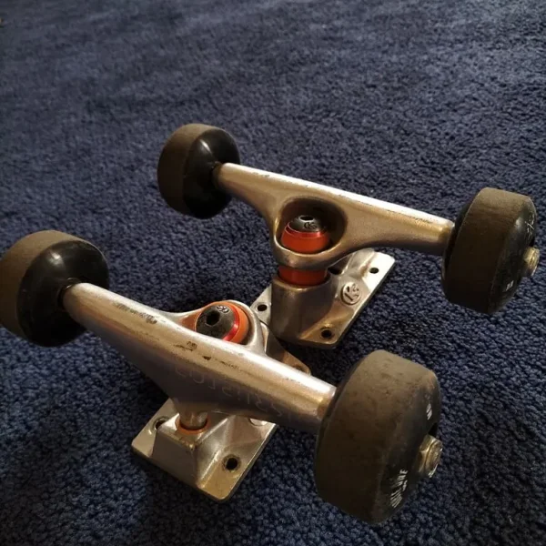 Skateboard trucks with route one wheels