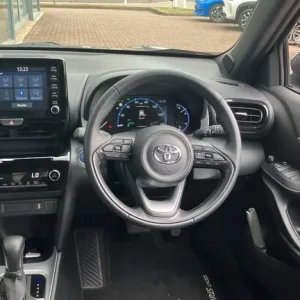 2023 Toyota Yaris Cross 1.5 Hybrid Design 5dr CVT Hybrid Estate Estate Hybrid Automatic - Image 6