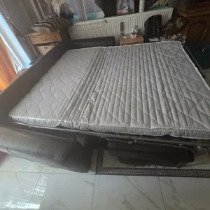 l4 seater eather sofa bed perfect condition - Image 6