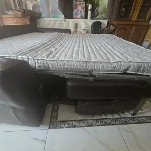 l4 seater eather sofa bed perfect condition - Image 7