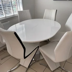 Dining table & chairs - Image 4