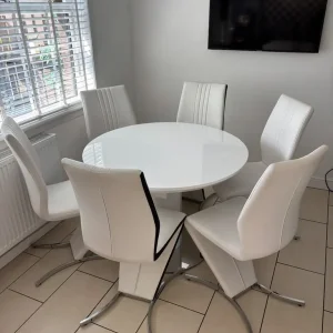 Dining table & chairs