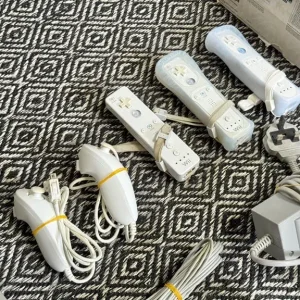 Nintendo Wii Bundle with Games + Balance Board - Image 3