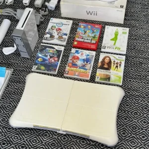 Nintendo Wii Bundle with Games + Balance Board - Image 4