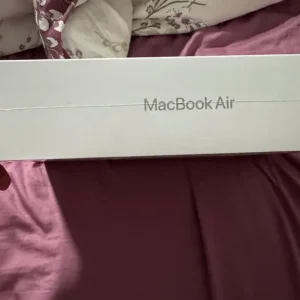 Apple Mac Book Air - Image 2