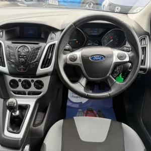 2012 Ford Focus 1.6 TDCi Zetec Hatchback 5dr Diesel Manual Euro 5 (s/s) (115 ps) Hatchback Diesel... - Image 6