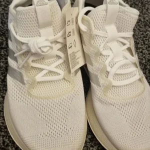 Adidas Trainers Size 6.5 - Image 2