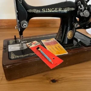 Vintage Singer sewing machine - Image 2