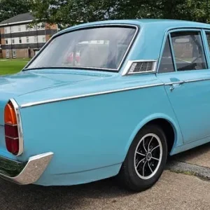 Ford corsair 1700 deluze 1966 classic car - Image 3