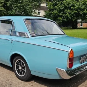 Ford corsair 1700 deluze 1966 classic car - Image 4