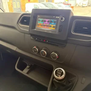 2021 Renault Master 2.3 dCi 35 Business+ FWD MWB Medium Roof Euro 6 4dr PANEL VAN Diesel Manual - Image 4