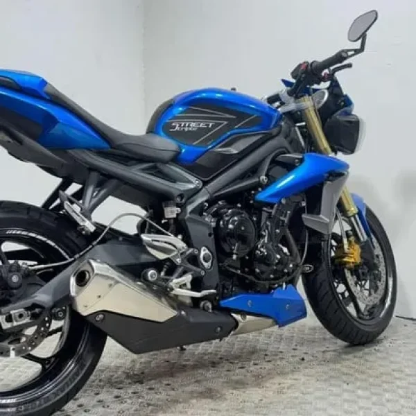 Triumph Street Triple 2013 18K VERY CLEAN WARRANTY 675CC