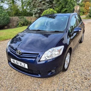 2011 Toyota Auris 1.33 Dual VVT-i Edition Euro 5 (s/s) 5dr HATCHBACK Petrol Manual - Image 2