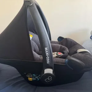 Maxi cosi pebble car seat - Image 4