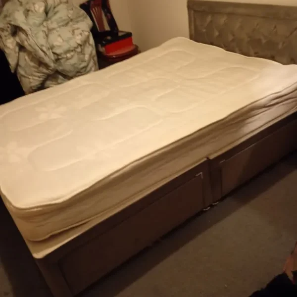 Double bed, Headboard, mattress