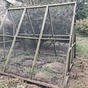 Large walk-in hen run