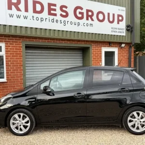 2012 Toyota Yaris 1.5 VVT-h T Spirit CVT Euro 5 5dr HATCHBACK Petrol/Electric Hybrid Automatic - Image 2