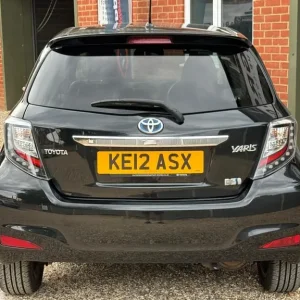 2012 Toyota Yaris 1.5 VVT-h T Spirit CVT Euro 5 5dr HATCHBACK Petrol/Electric Hybrid Automatic - Image 4