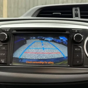 2012 Toyota Yaris 1.5 VVT-h T Spirit CVT Euro 5 5dr HATCHBACK Petrol/Electric Hybrid Automatic - Image 7