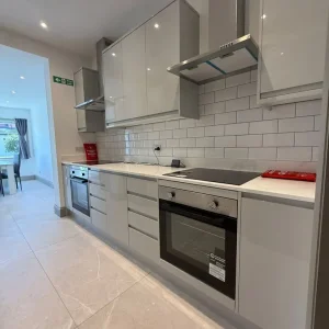 DOUBLE EN-SUITE ROOMS AVAILABLE - Image 2