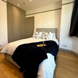 DOUBLE EN-SUITE ROOMS AVAILABLE - Image 6