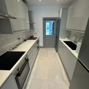 DOUBLE EN-SUITE ROOMS AVAILABLE - Image 7