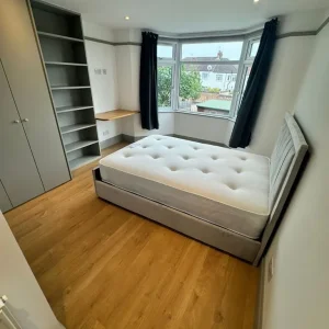 DOUBLE EN-SUITE ROOMS AVAILABLE - Image 8