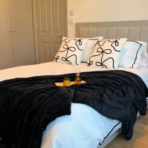 DOUBLE EN-SUITE ROOMS AVAILABLE