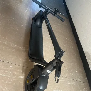 Air4 Pro Pure Electric Scooter – £300 – Good Condition - Image 4