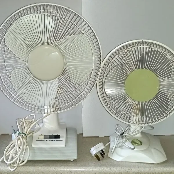2 OSCILATING FANS