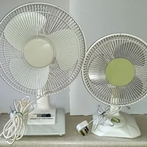 2 OSCILATING FANS