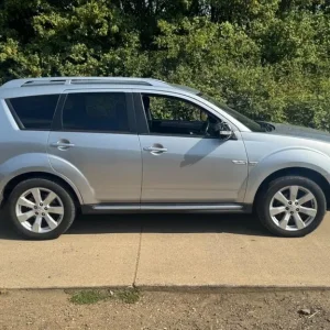 2010 Mitsubishi Outlander 2.2 DI-D Juro SST 4WD Euro 4 5dr ESTATE Diesel Automatic - Image 6