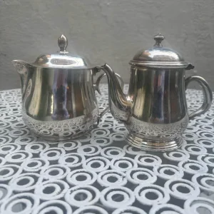 Silver plated teapot and creamer - Image 3
