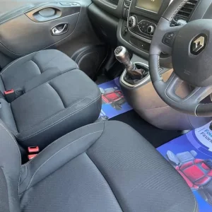 2021 Renault Trafic 2.0 dCi ENERGY 30 Black Edition LWB Standard Roof Euro 6 (s/s) 5dr PANEL VAN ... - Image 3