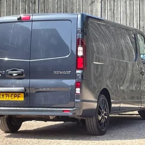 2021 Renault Trafic 2.0 dCi ENERGY 30 Black Edition LWB Standard Roof Euro 6 (s/s) 5dr PANEL VAN ... - Image 4