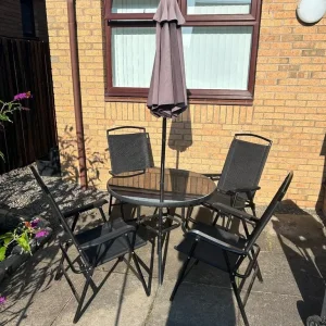 Garden table and chairs - Image 2