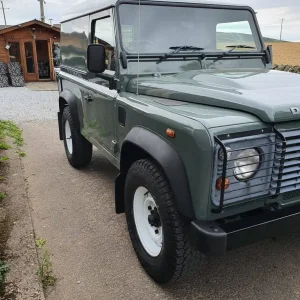 Land Rover Defender 90 2014 - Image 2