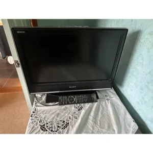 Sony Bravia 20 inch TV Good working order with remote Black