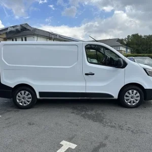 2023 Renault Trafic dCi Blue SL28 Business+ L1 Euro 6 130ps AC Panel Van Diesel Manual - Image 8