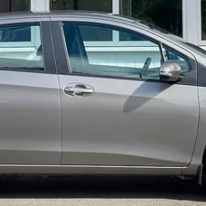 2014 Toyota Yaris 1.5 VVT-h Icon Hatchback 5dr Petrol Hybrid E-CVT Euro 6 (101 ps) Hatchback Petr... - Image 6