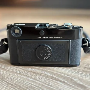 Leica MP (Black Paint) With Summicron-M 50mm f2 v4 - Image 2