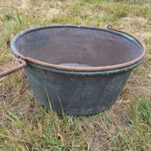A very large antique copper cauldron. - Image 3