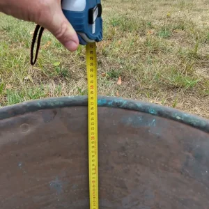 A very large antique copper cauldron. - Image 4
